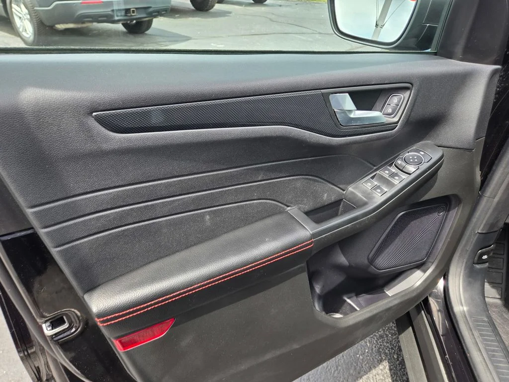 Used 2023 Agate Black Metallic Ford ST-Line image 36