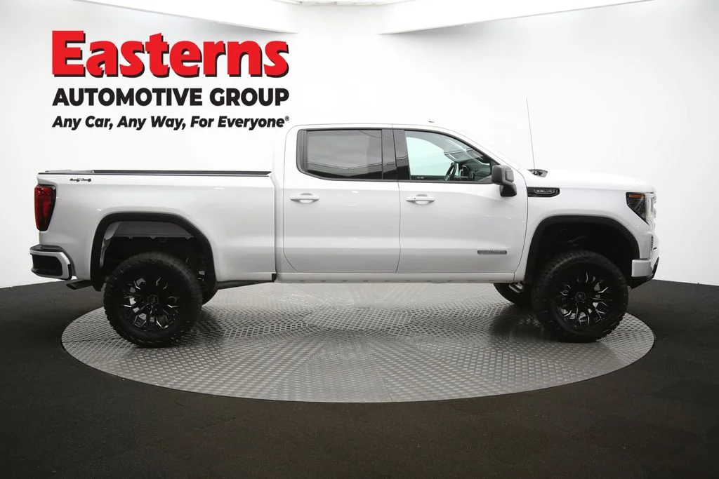 Used 2025 White GMC Elevation image 43