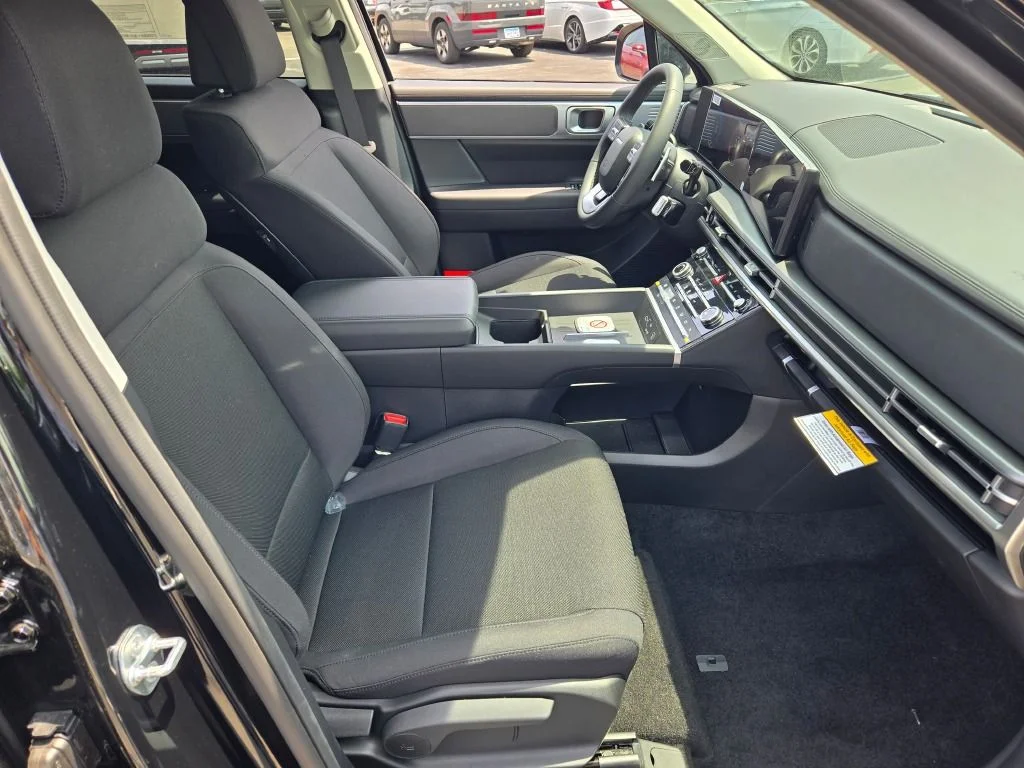 New 2026 Phantom Black Hyundai SE image 5