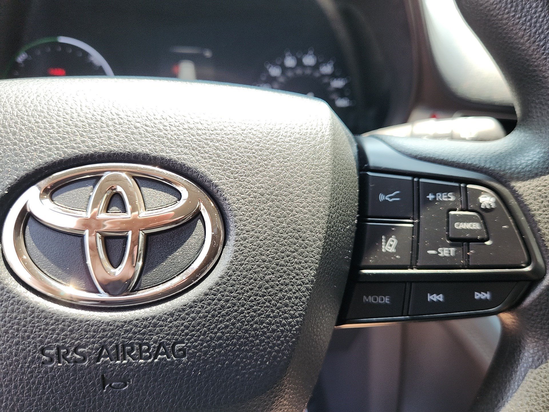 Certified Used 2022 White Toyota LE image 17