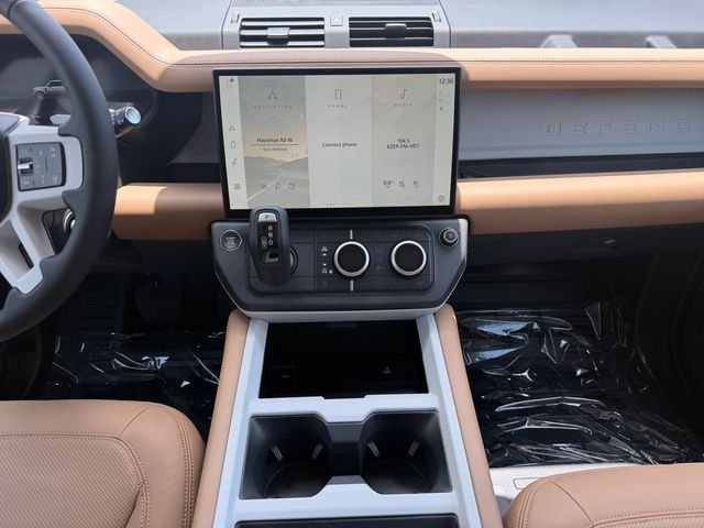 New 2026 Woolstone Green Land Rover X-Dynamic SE image 15