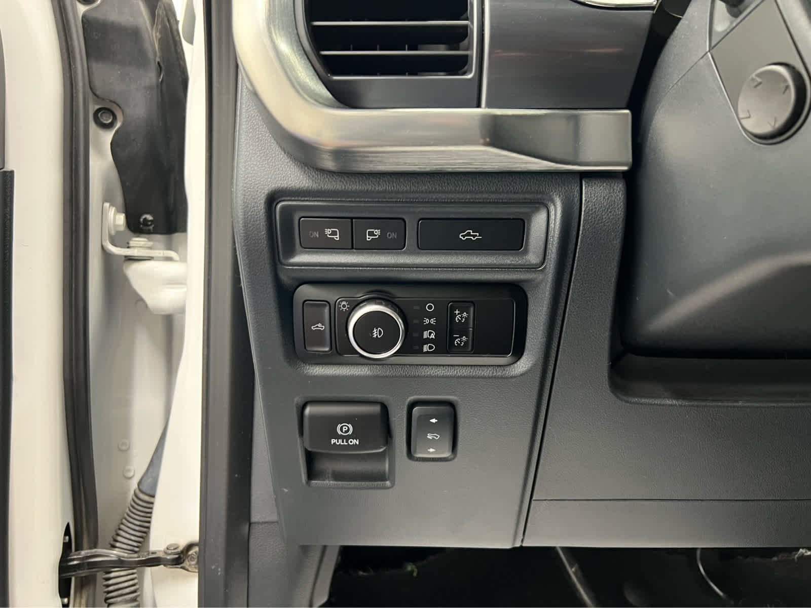 Used 2023 Star White Metallic Tri-Coat Ford LARIAT image 21