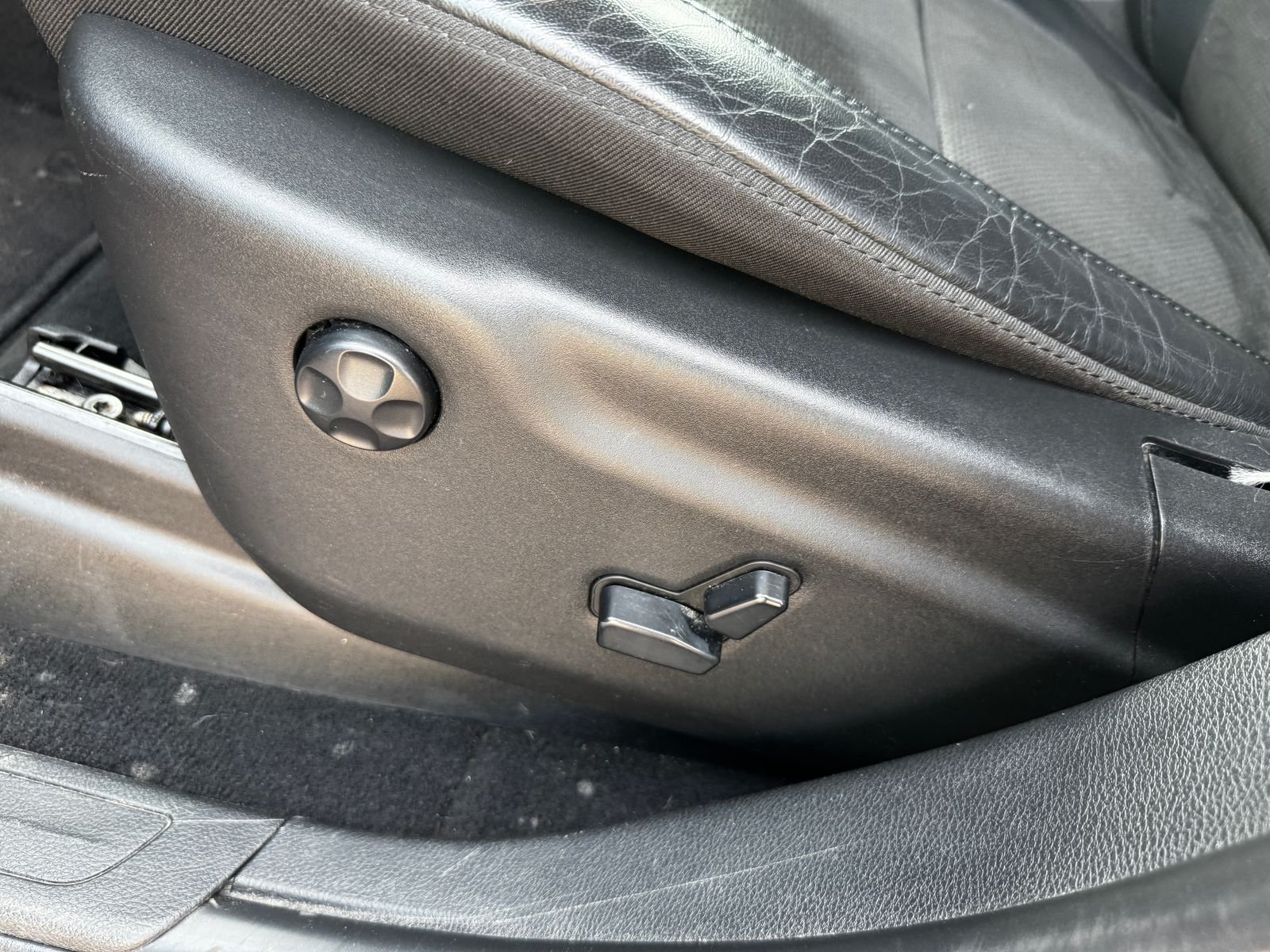 Used 2020 Velvet JEEP Altitude image 16