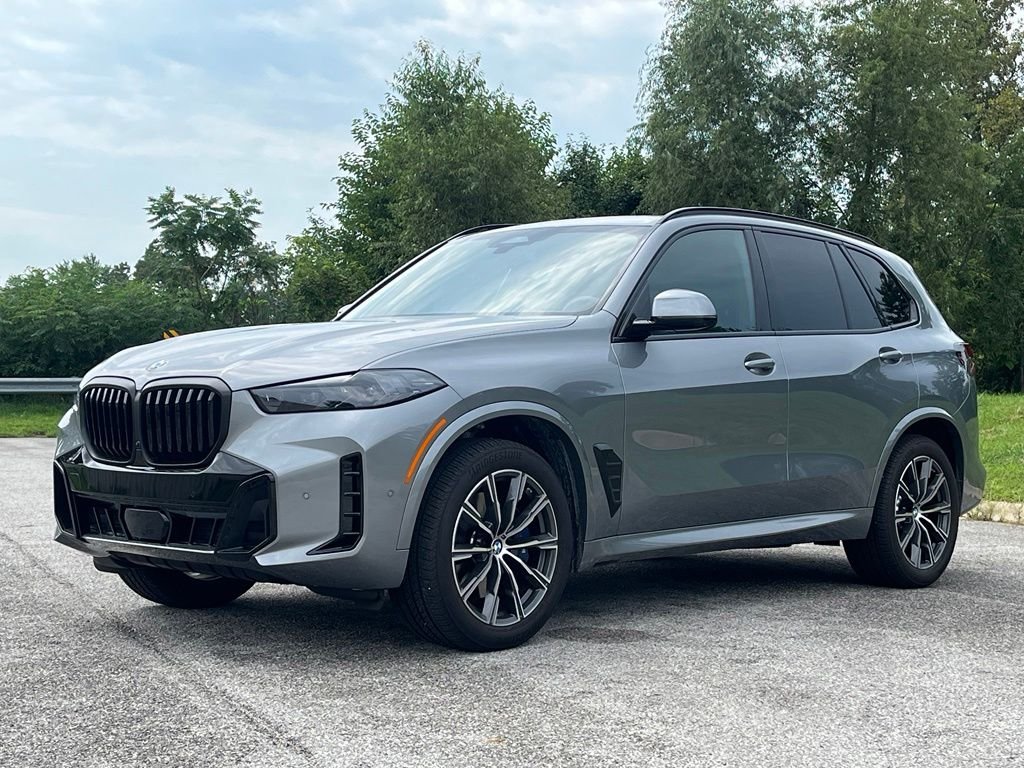 Used 2026 Gray BMW xDrive40i image 3