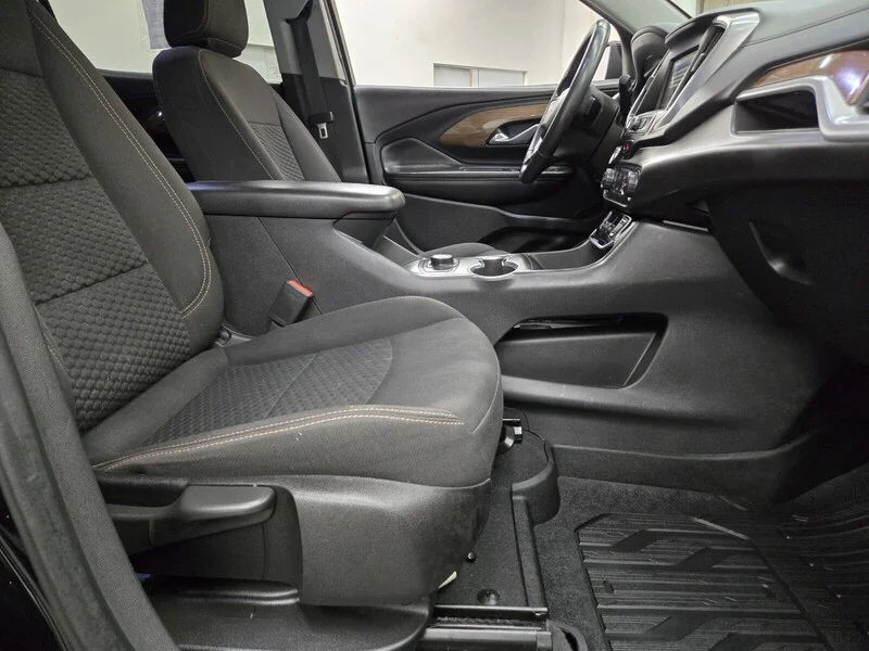 Used 2019 Ebony Twilight Metallic GMC SLE image 12