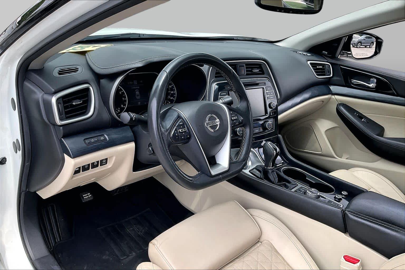 Used 2022 Pearl White Tricoat Nissan Platinum image 18