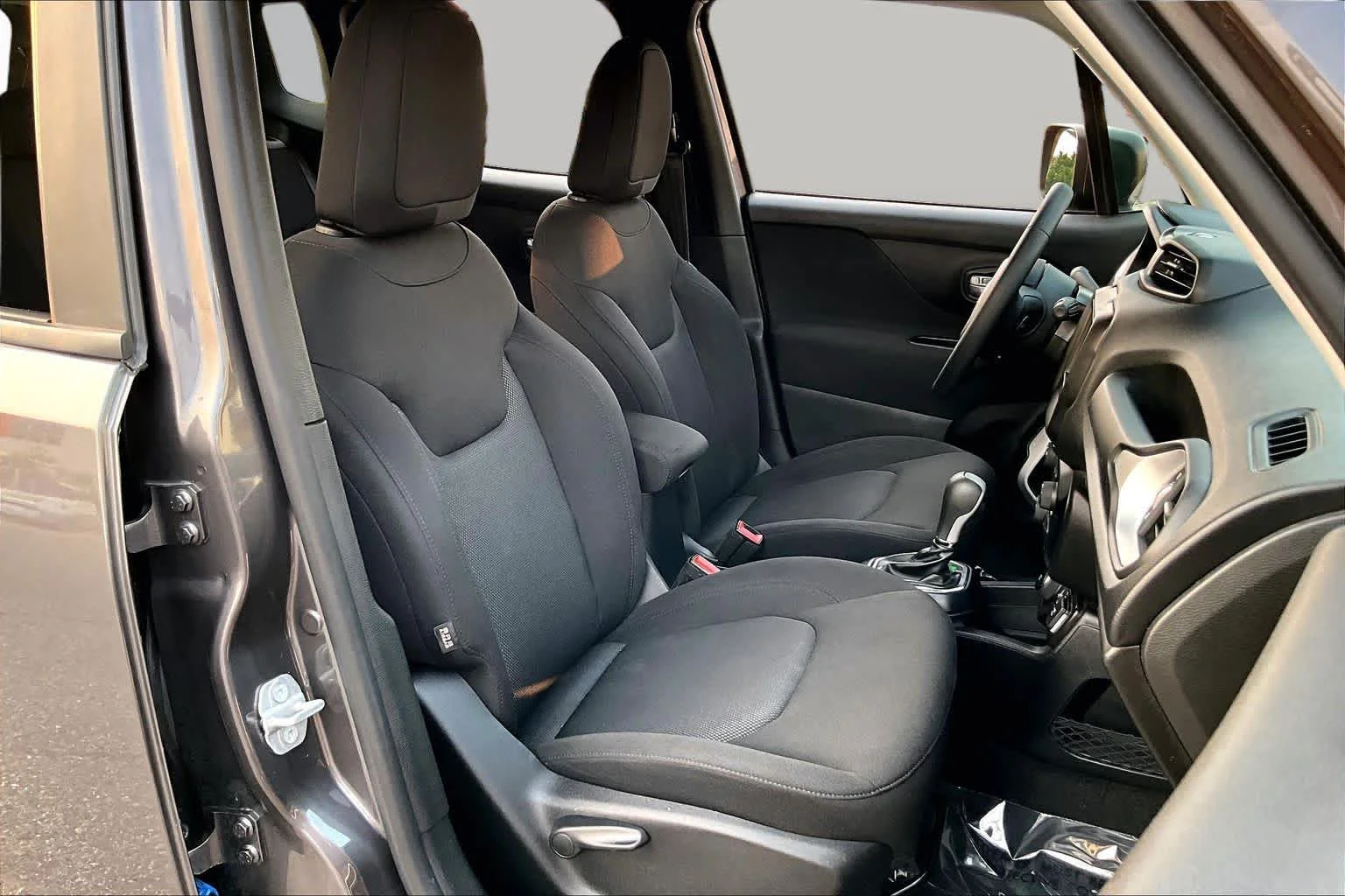 Used 2020 Granite Crystal Metallic Clearcoat Jeep Sport image 9