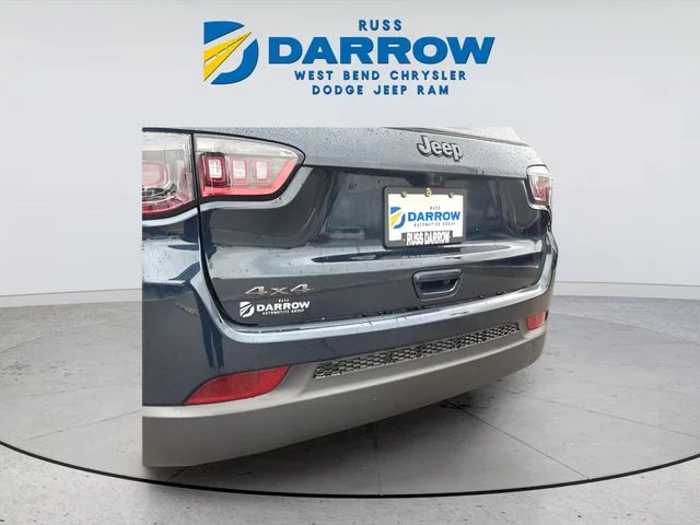 New 2026 Fathom Blue Pearl-Coat Exterior Paint Jeep Latitude image 5