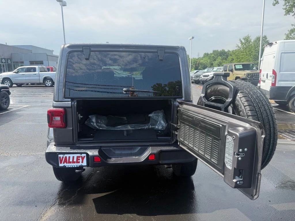 Used 2025 Gray Jeep Sahara 4xe image 44