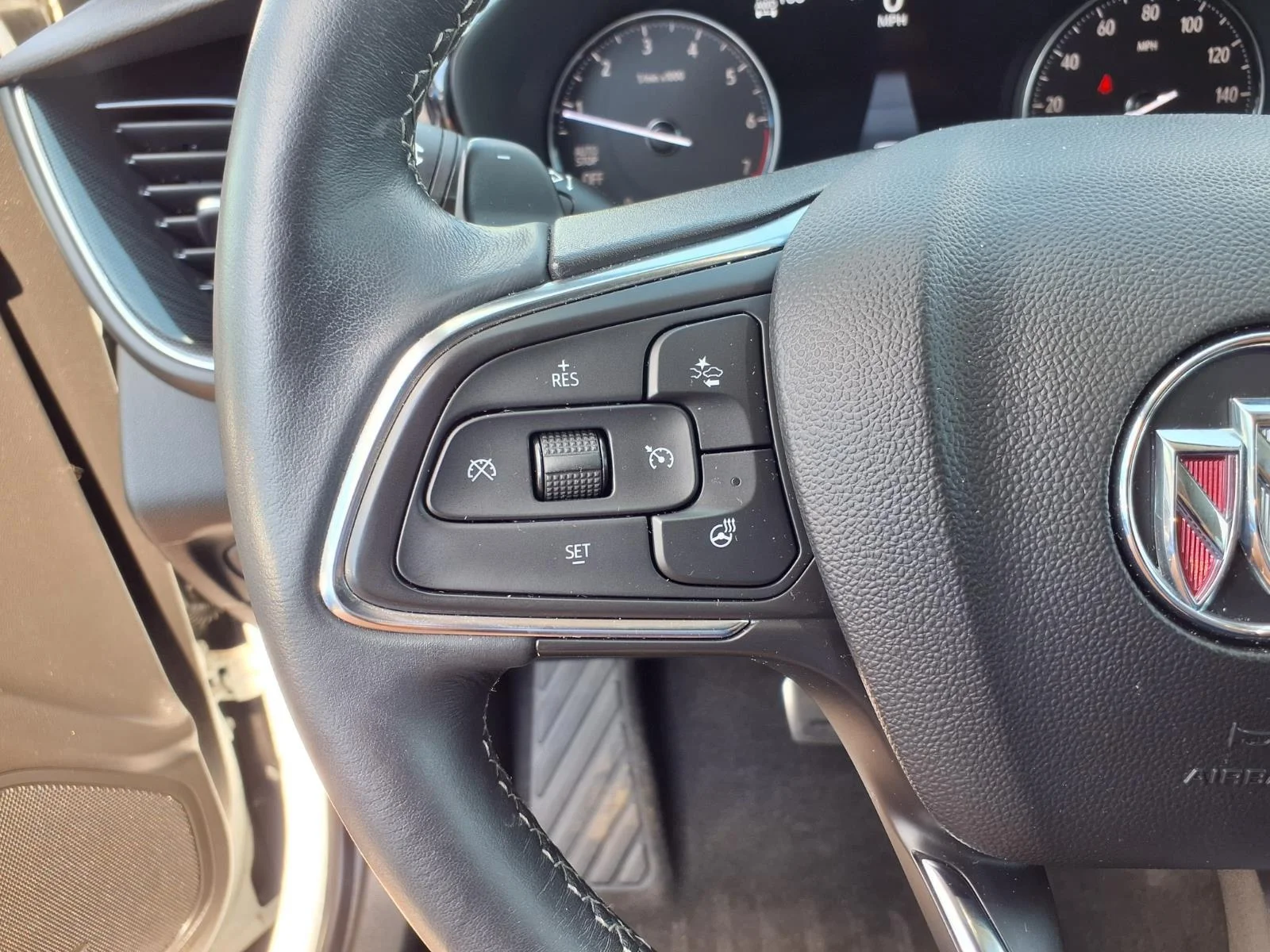 Used 2023 Summit White Buick Essence image 11