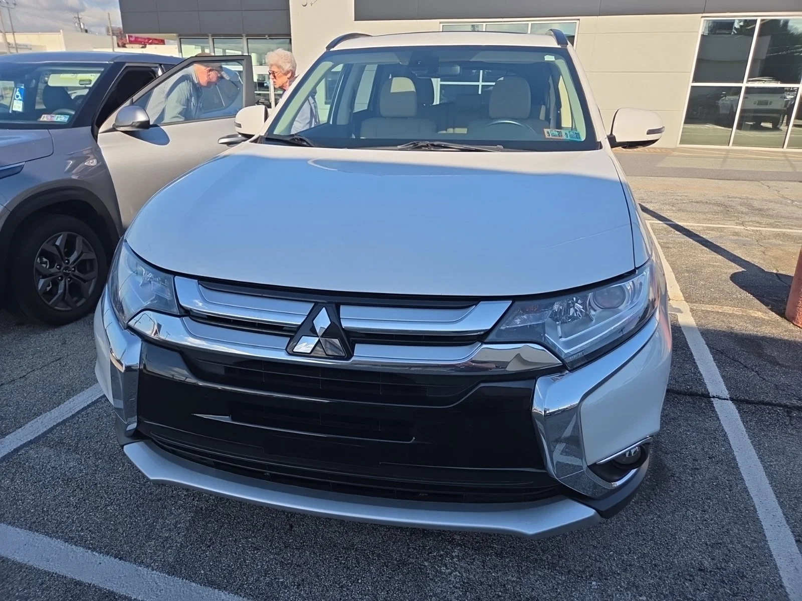 Used 2016 White Mitsubishi SEL image 2
