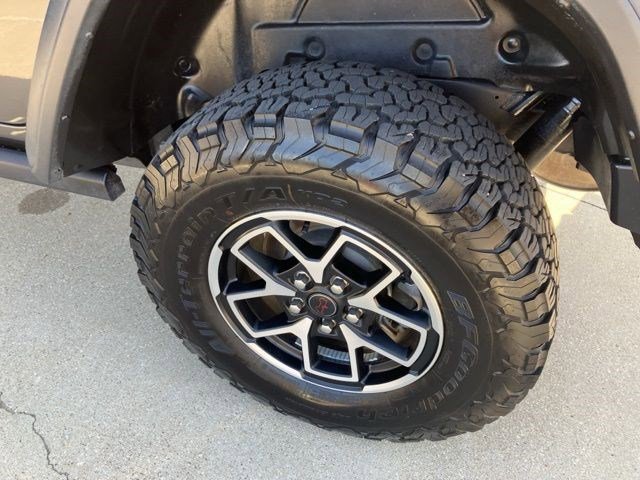 Certified Used 2025 Granite Crystal Metallic Clearcoat Jeep Rubicon image 27