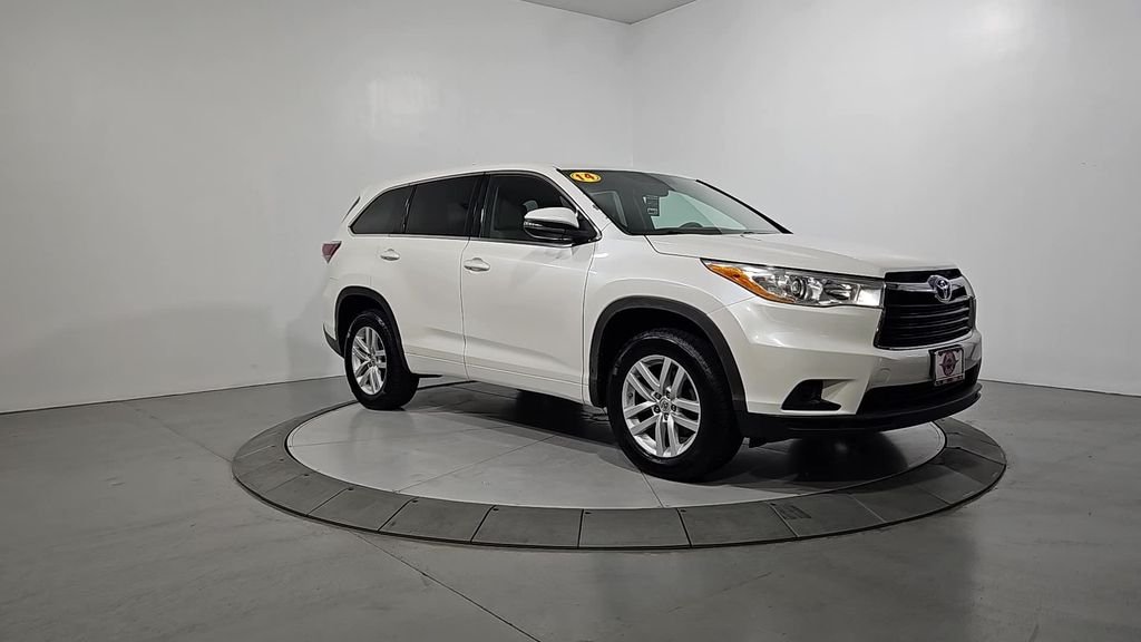 Used 2014 White Toyota LE image 8