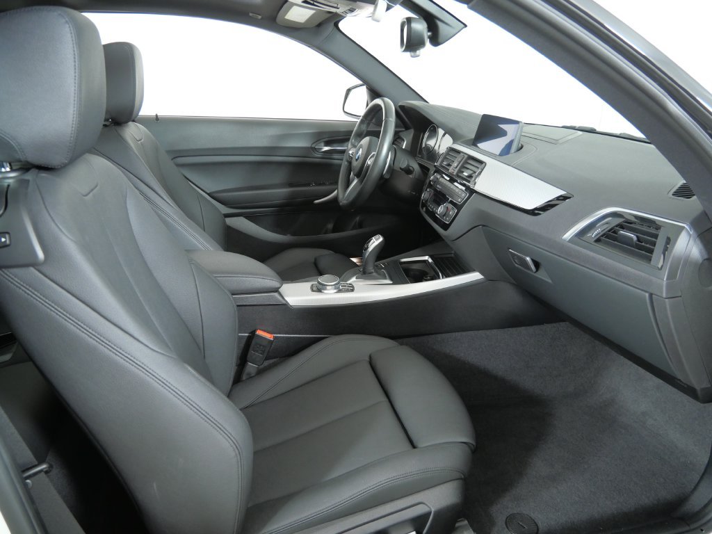 Used 2018 Alpine White BMW M240i image 21