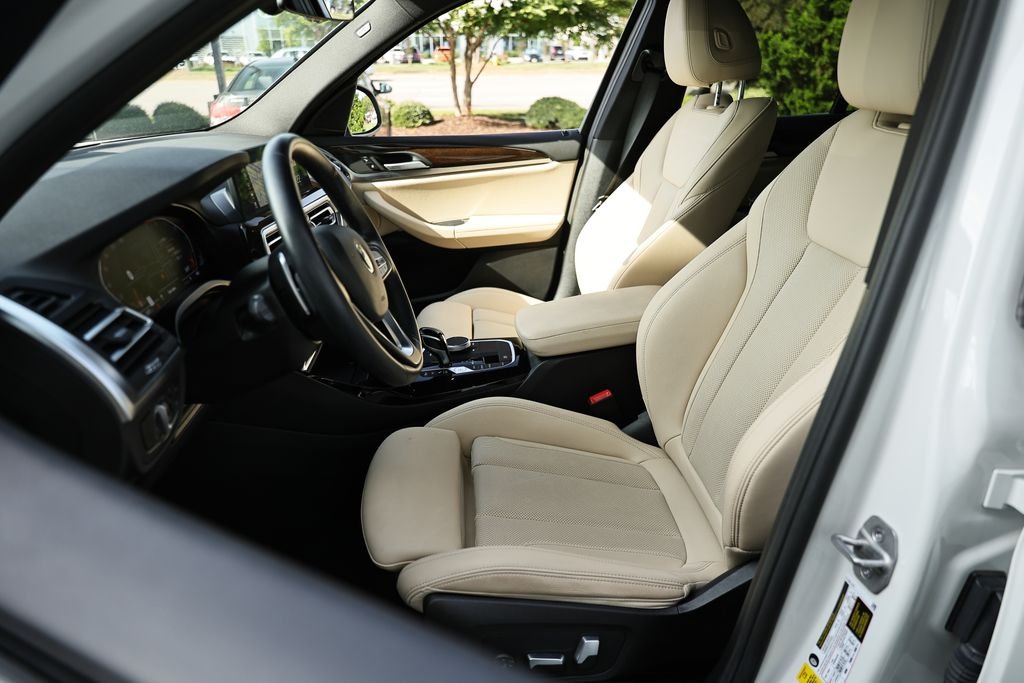 Used 2024 Mineral White Metallic BMW sDrive30i image 19