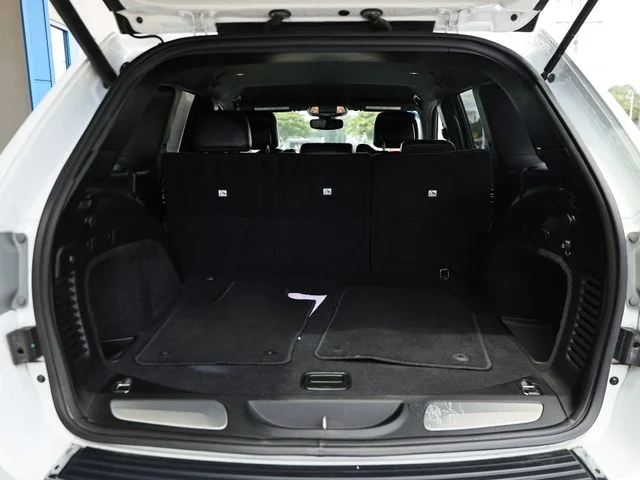 Used 2019 Bright White Clearcoat Jeep Limited image 29