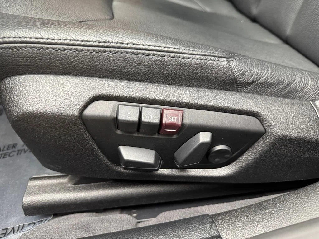 Used 2015 Black BMW 320i xDrive image 12