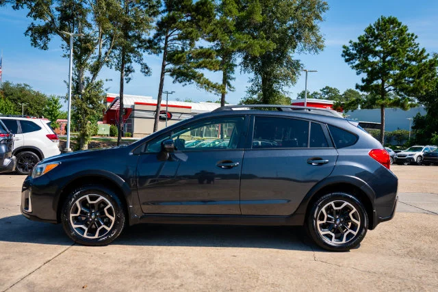Used 2017 Dark Gray Metallic Subaru Limited image 2