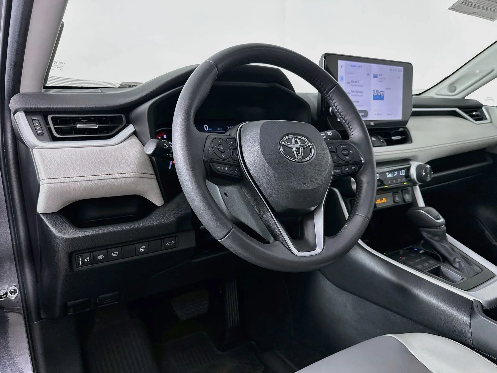 Used 2023 Gray Toyota XLE Premium image 9