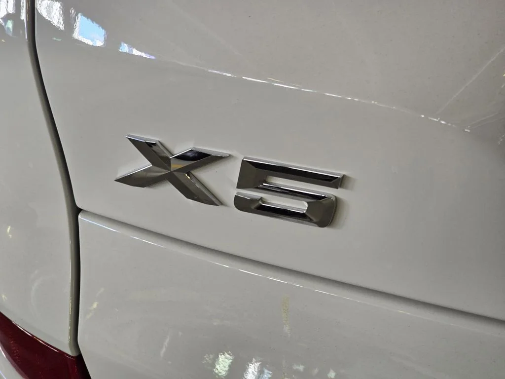 Used 2026 White BMW sDrive40i image 6
