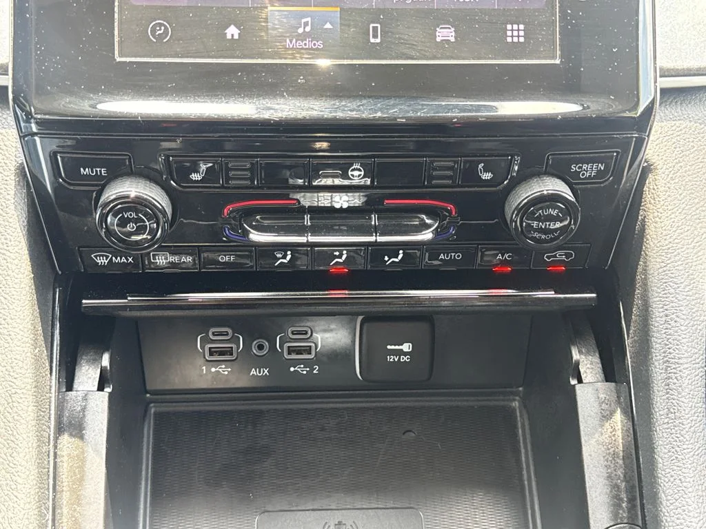 Used 2023 Gray Metallic Jeep Laredo image 24