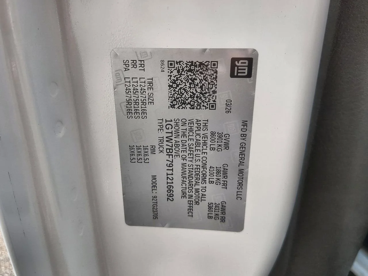 New 2026 Summit White GMC Work Van image 30