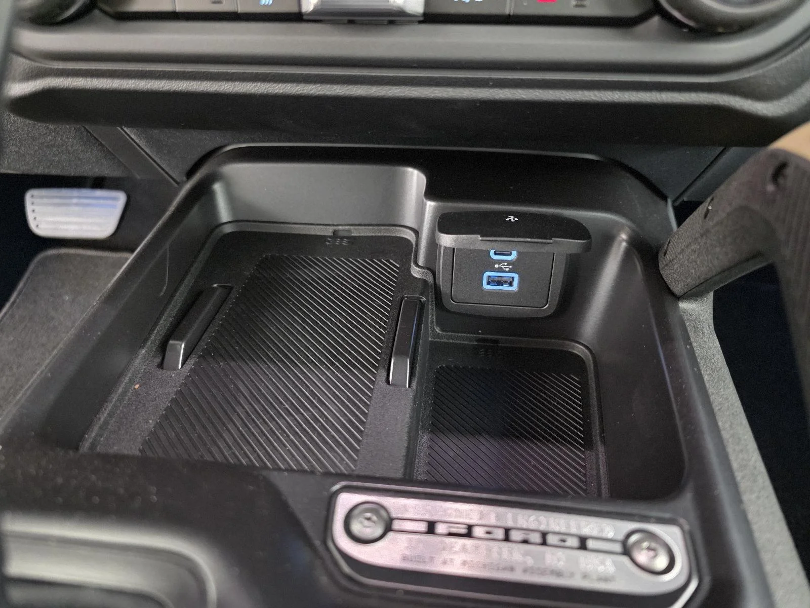 Used 2025 Carbonized Gray Metallic Ford Badlands image 35