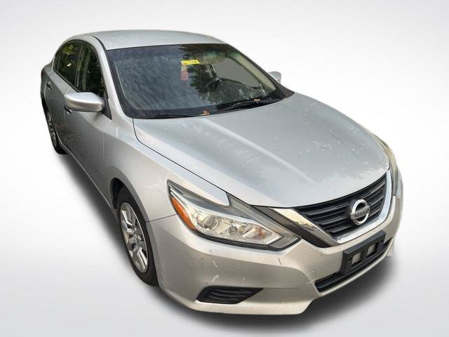 Used 2016  Nissan 2.5 S image 1