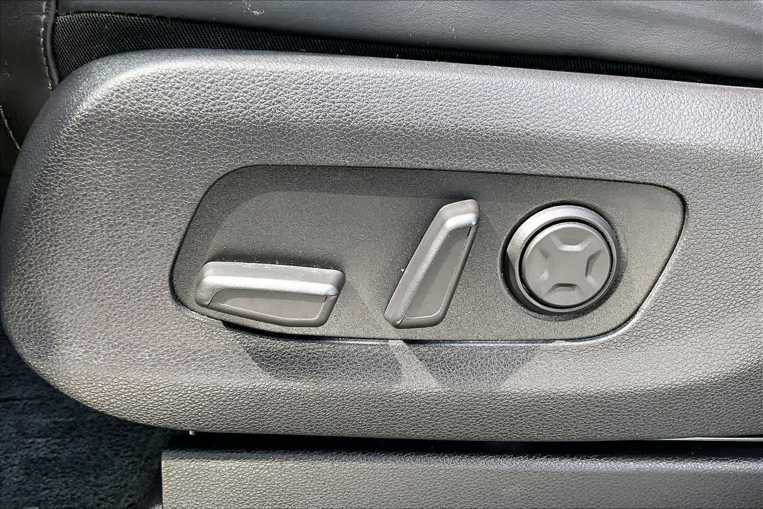 Used 2024 Ceramic Silver Kia SX image 30