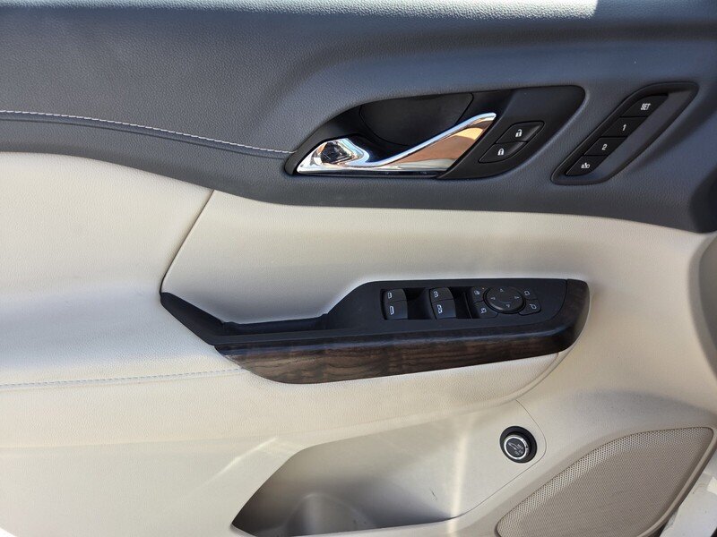 Used 2023 WHITE GMC FWD 4DR DENALI image 16