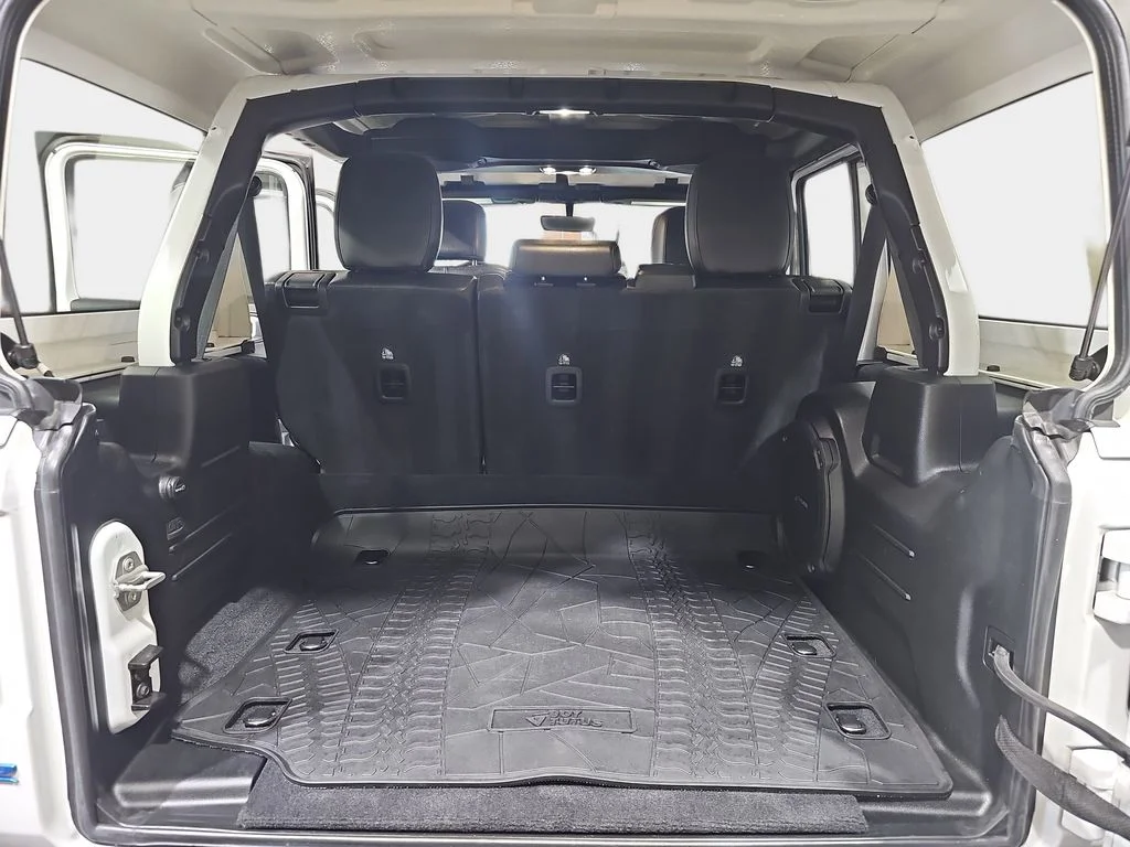Used 2021 White Jeep Unlimited Rubicon 4xe image 14