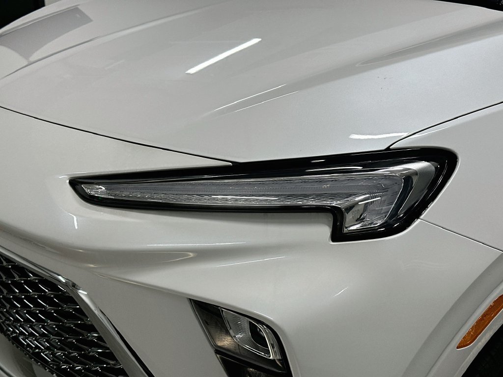 Used 2025 White Frost Buick Avenir image 30