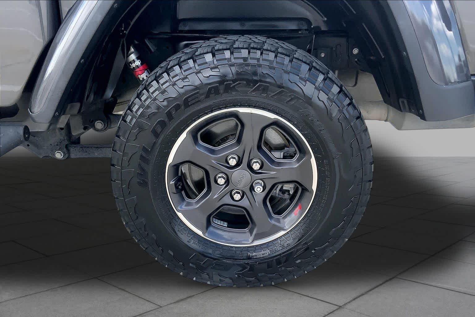 Used 2021 Granite Crystal Metallic Clearcoat Jeep Rubicon image 11