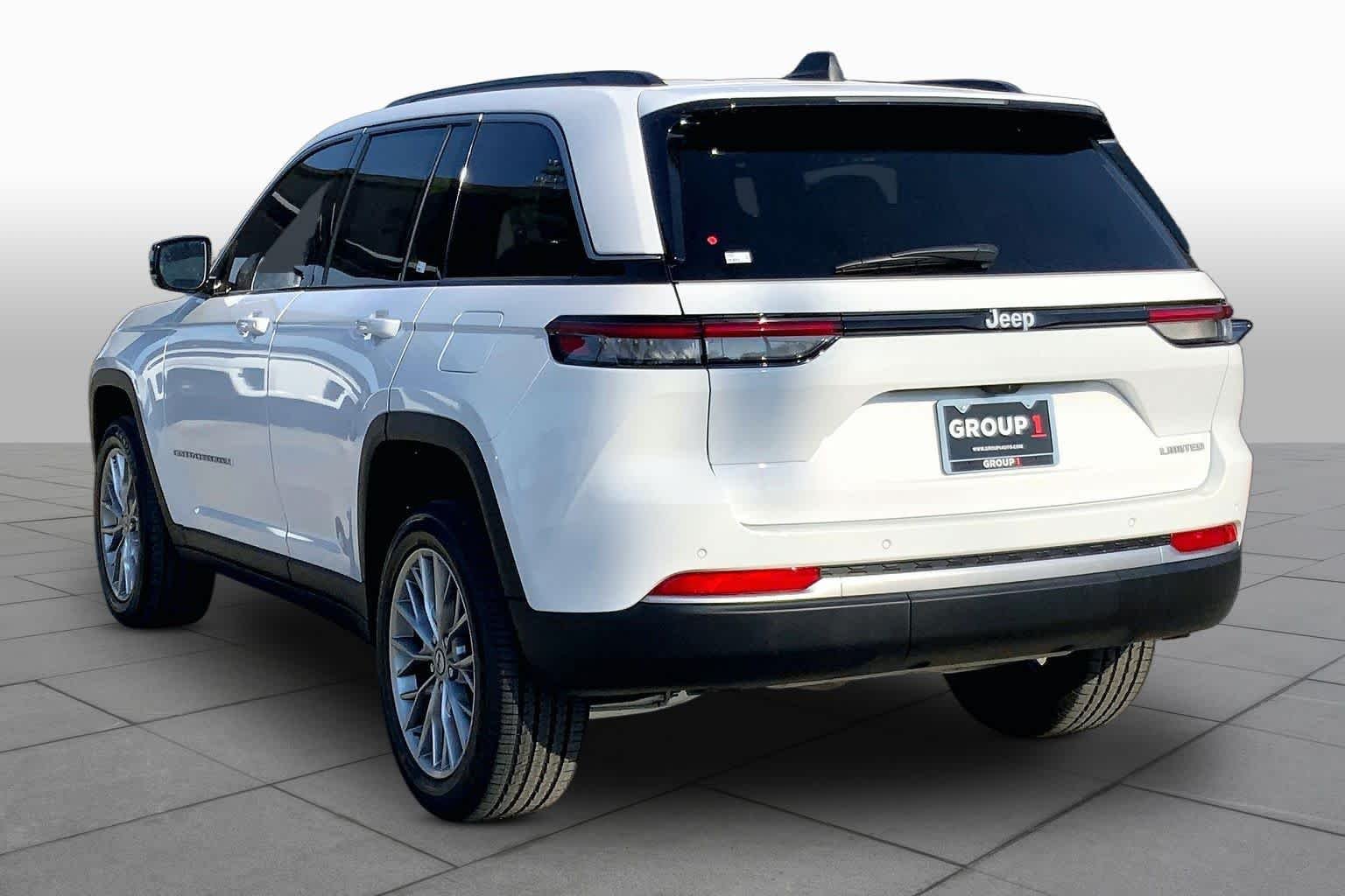 New 2027 Bright White Clear-Coat Paint Jeep Limited image 9