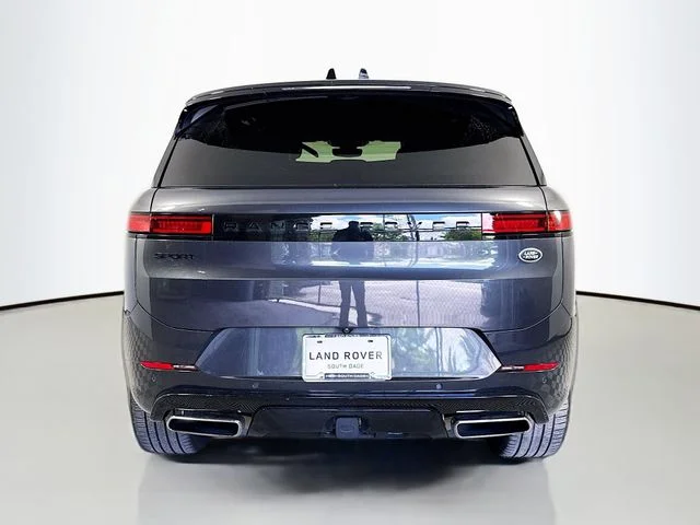 Used 2023 Gray Land Rover SE Dynamic image 6