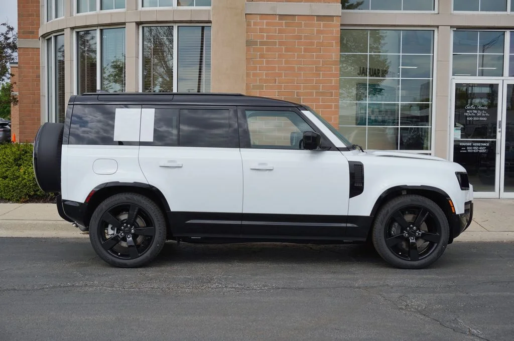 New 2026 Fuji White Land Rover X-Dynamic SE image 8