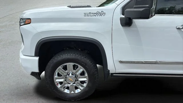 Used 2024 White Chevrolet High Country image 38