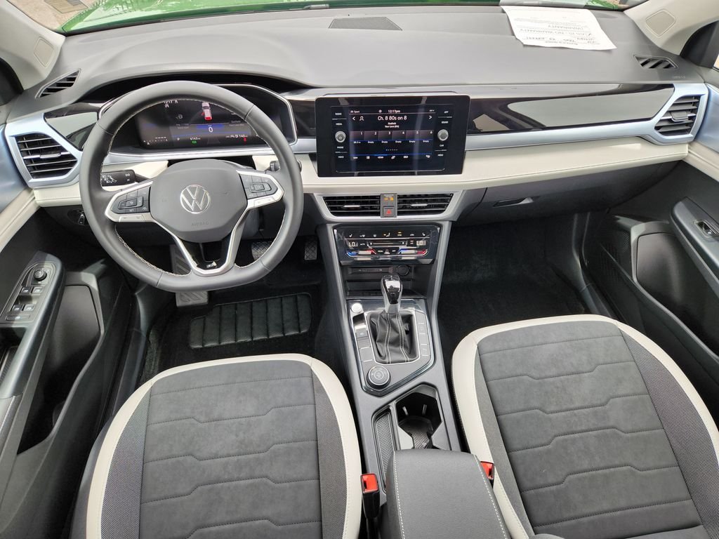 Used 2025 Green Volkswagen 1.5T SE image 24