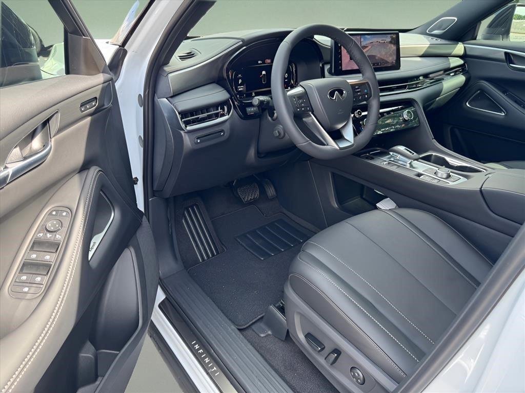 New 2027 2T RAD WHT INFINITI Sport AWD image 9