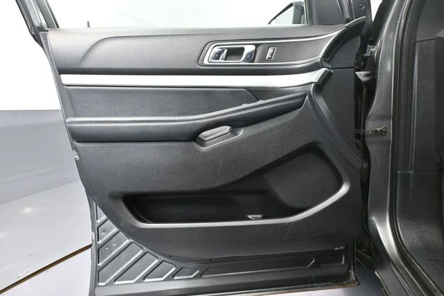 2017 Ford Explorer XLT - Photo 16