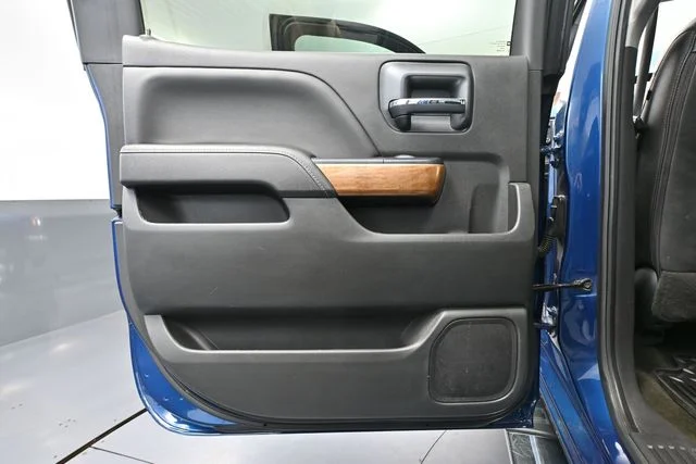 Used 2017 Blue Chevrolet LTZ image 39