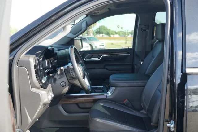 Used 2023 Onyx Black GMC SLT image 18