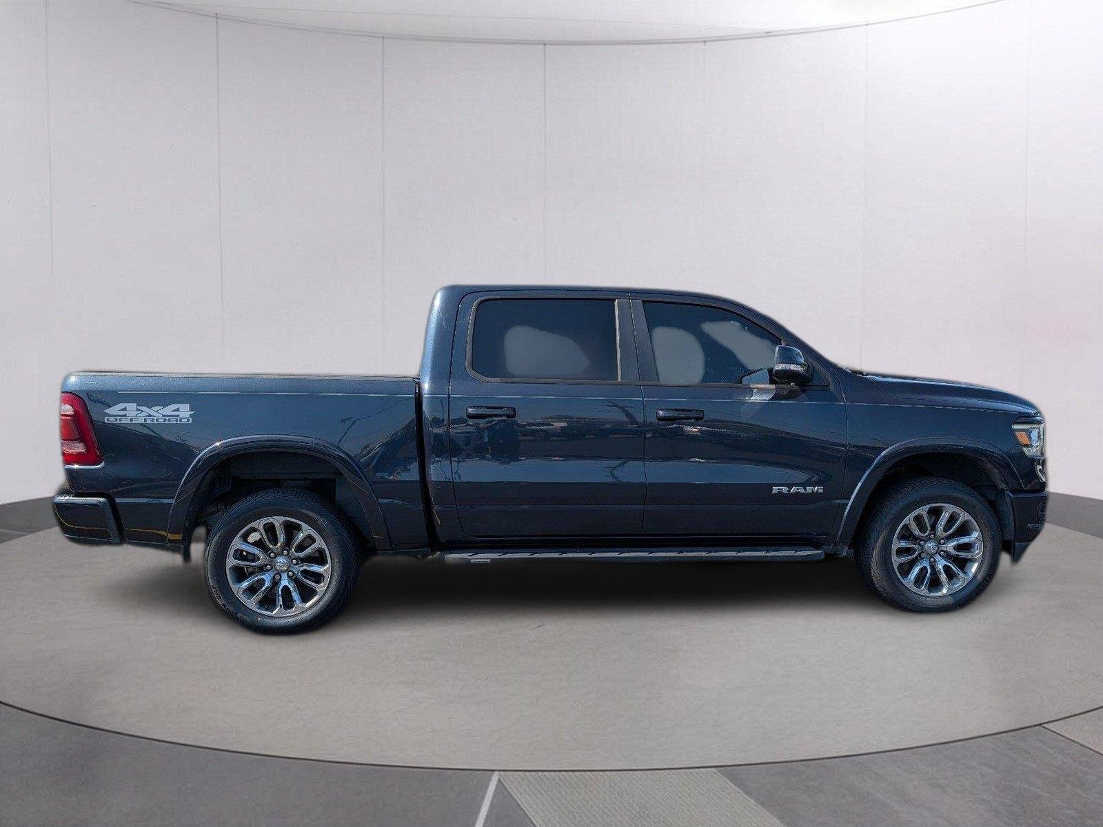 Used 2020 Diamond Black Crystal Pearlcoat Ram Laramie image 8