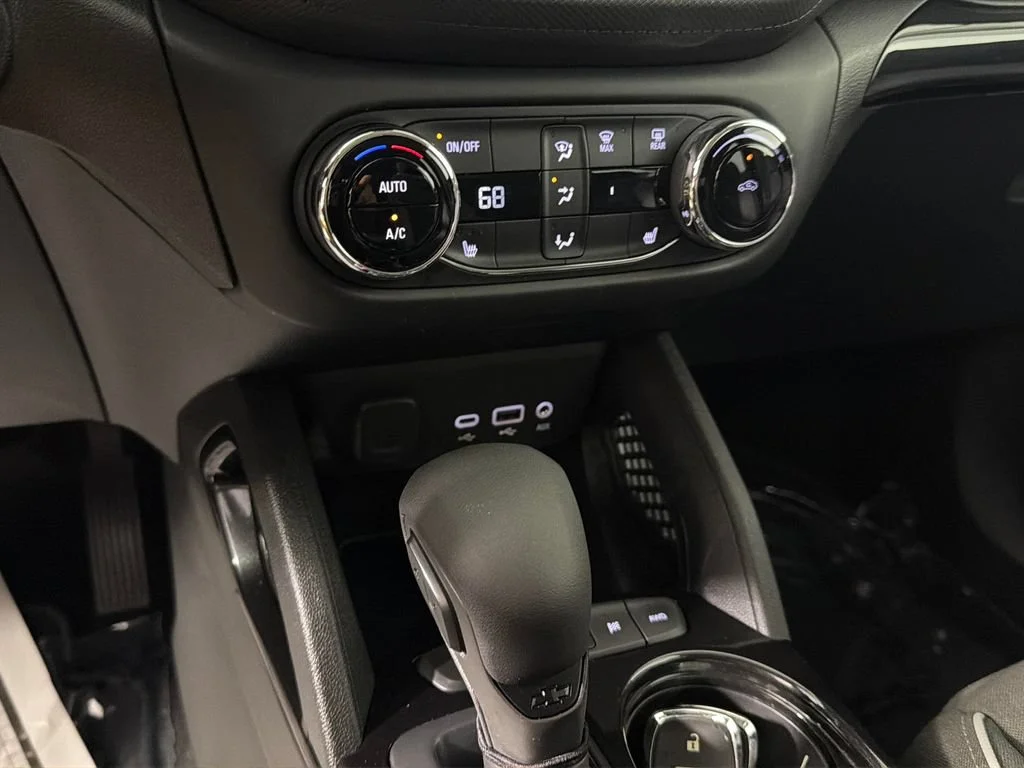 Used 2021 SUMMIT WHITE Chevrolet LT image 23