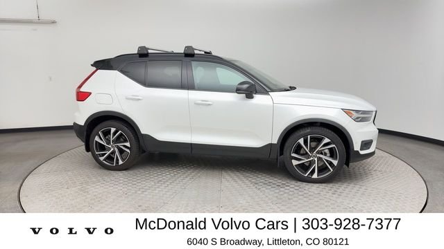 Used 2019 White Volvo R-Design image 9
