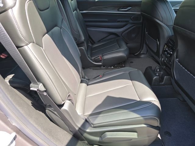 New 2026 Baltic Gray Metallic Clearcoat Jeep Limited image 34