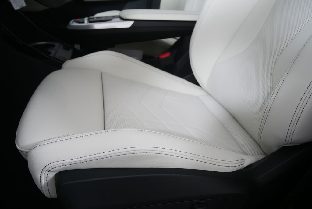 New 2026 Alpine White BMW xDrive28i image 9