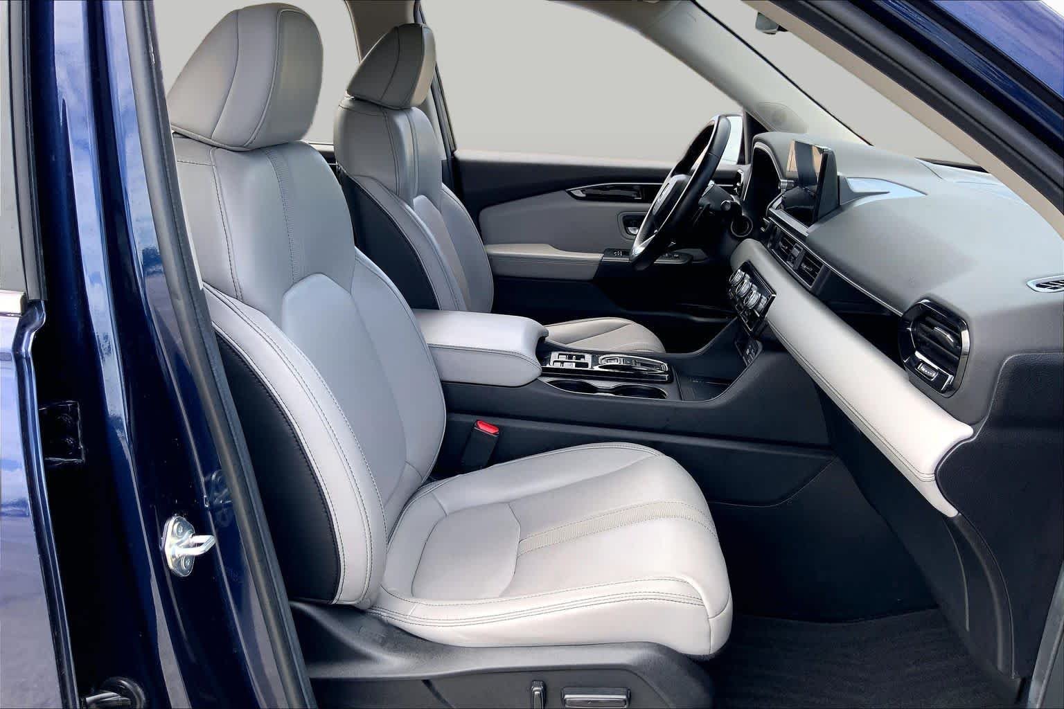 Used 2024 Obsidian Blue Pearl Honda EX-L 8 Passenger image 9