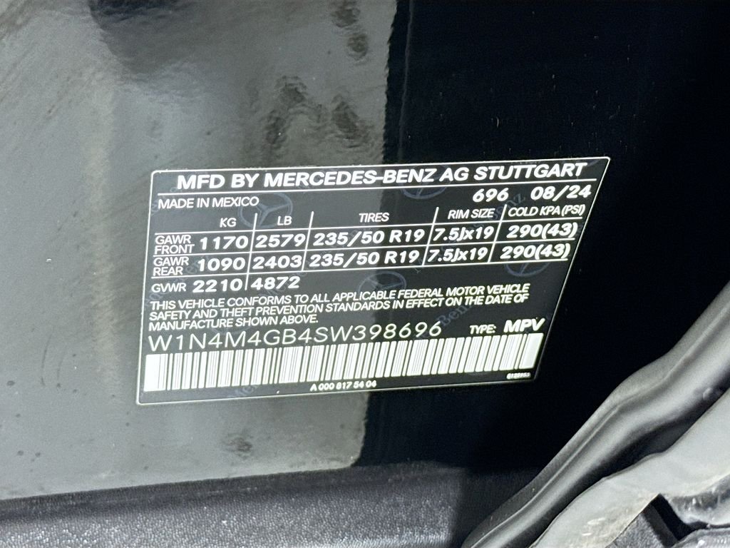 Used 2025 Night Black Mercedes-Benz GLB 250 image 35
