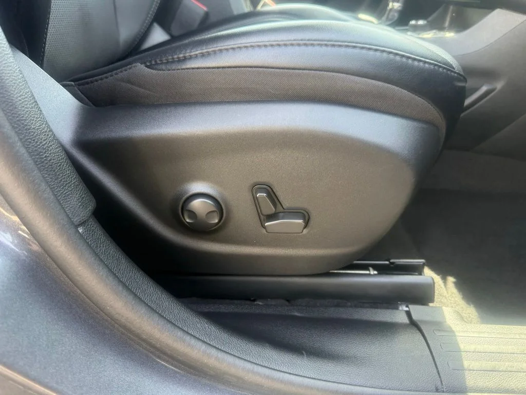 Used 2022 Gray Jeep Latitude Lux image 49